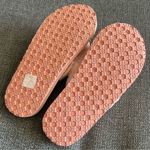PUMA Fluff Flip Slippers size US 4 Pink - Picture 3 of 4